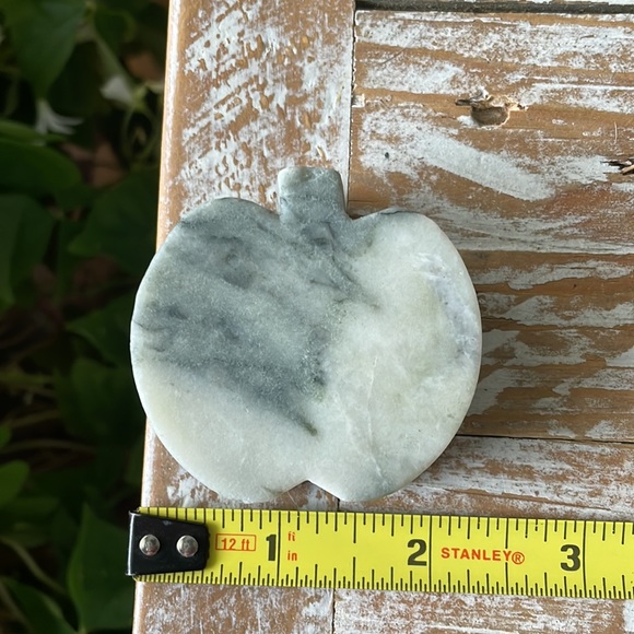 🍏Tourmalinated Quartz Crystal Apple Slice🍏 ~ Hand Carved - Picture 6 of 10